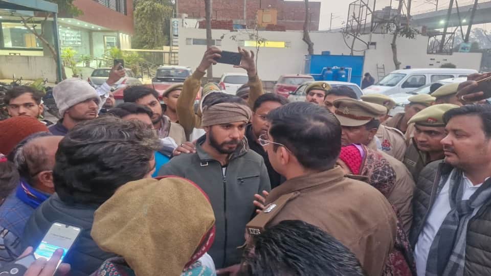 Murder and Kidnapping in Meerut: Son said – Mother died, they took away sister and now they will kill us too