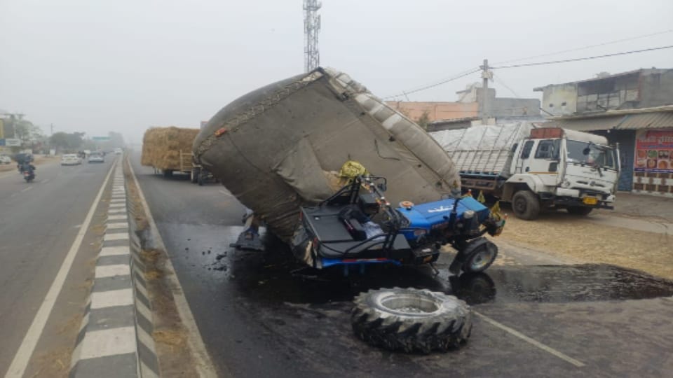Baghpat: Collision Between Straw-Laden Tractors in Sisana Village, Four Injured