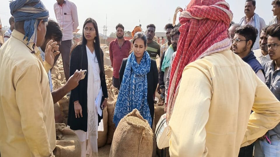 केन्द्र का कलेक्टर ने किया निरीक्षण