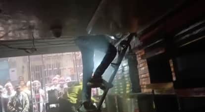 Kanpur fire broke out in textile shop in Generalganj  fire brigade brought it under control in time