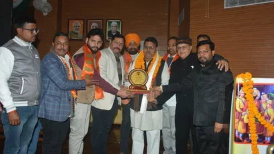 Guru Gobind Singh birth anniversary celebrated in Lucknow poetry conference also organised