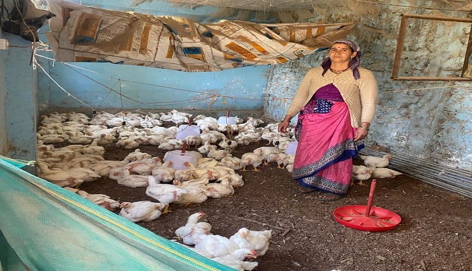 She became self-reliant through poultry farming and is earning Rs. 1.20 lakh annually in pithoragarh