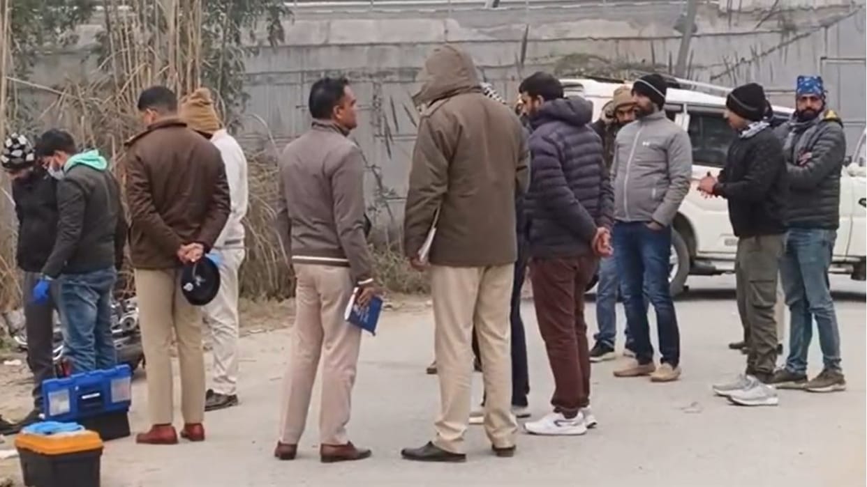 Police arrested two miscreants in an encounter at Ghazipur in Delhi