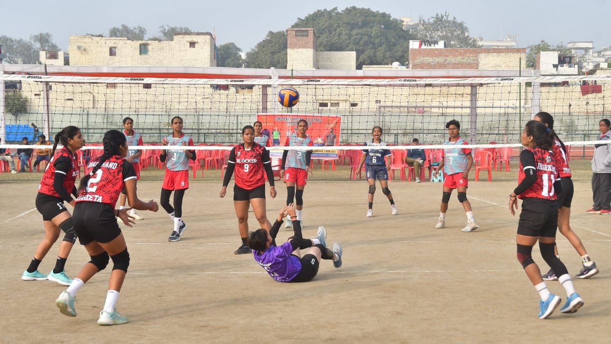 Uttar Pradesh shines in National Volleyball men and women teams secured victories in play-offs after match