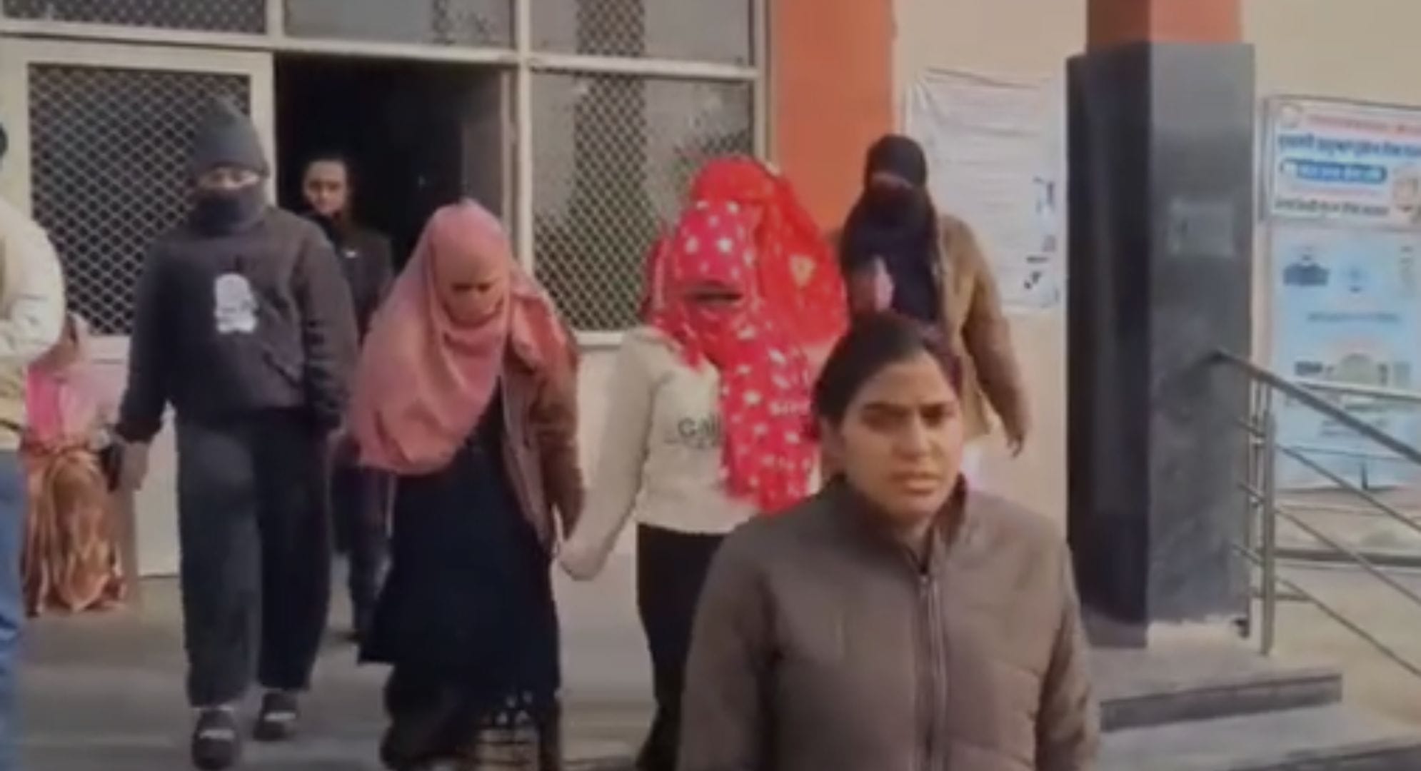 पुलिस की गिरफ्त में आरोपी