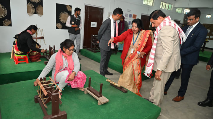 MP News: Chief Minister Dr. Yadav visited Suwalkuchi, the 'Silk Village' of Assam, and praised the skill and h