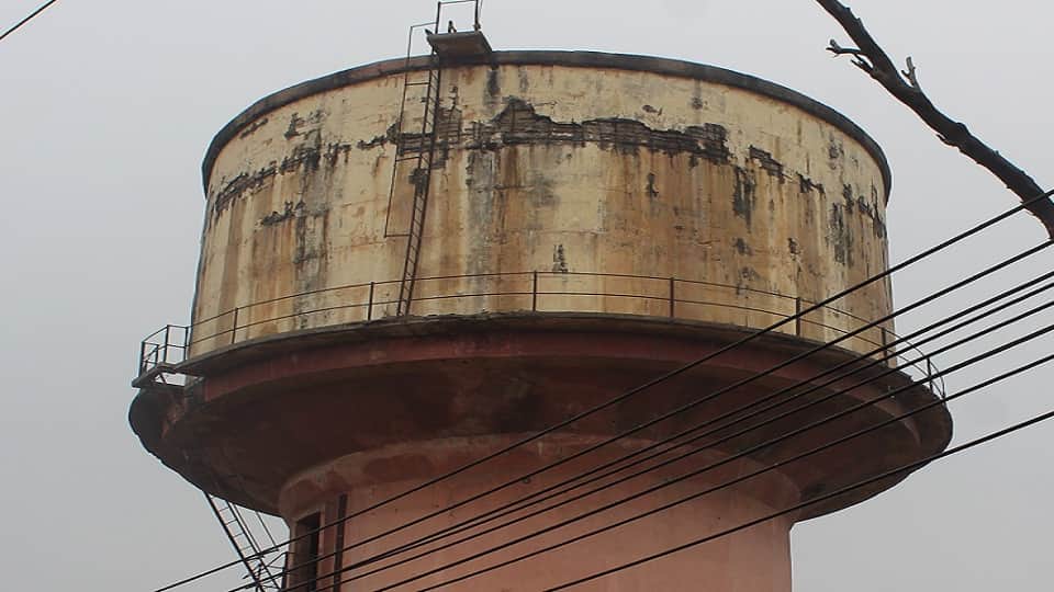 शहर के मोहल्ला रमनपुर स्थित पानी की टंकी