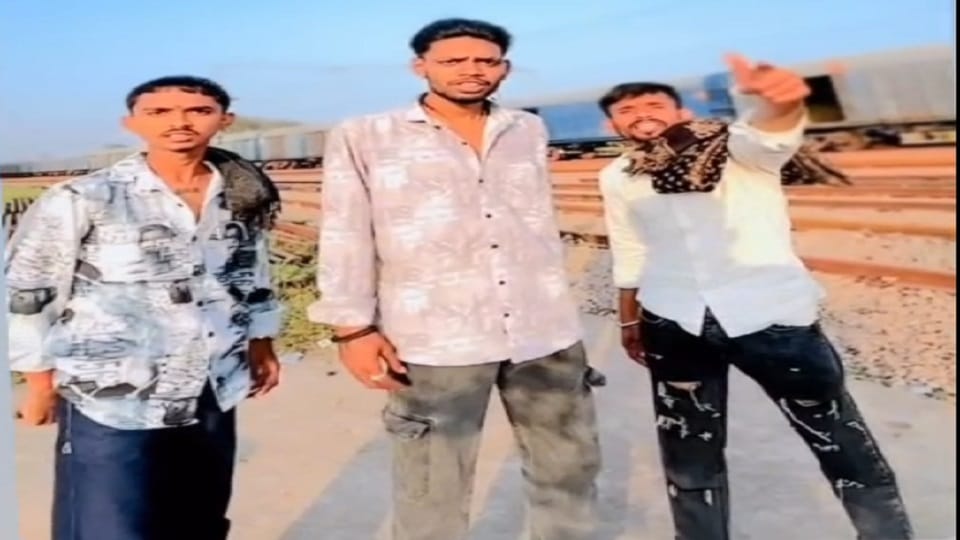 desire for fame on social media landed three young men in jail police have taken action against them in Balod