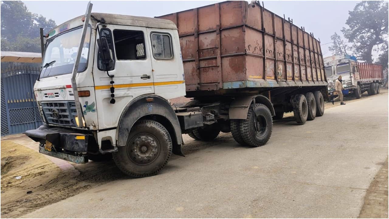 Five people died including father and sons in road accidents in Bareilly