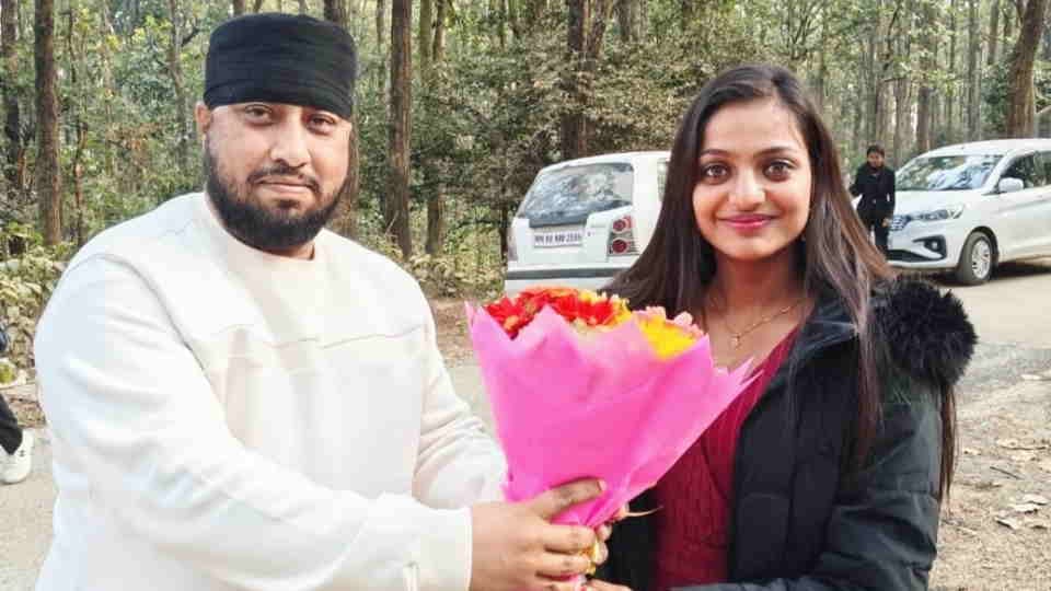 Mahakumbh viral girl Monalisa arrives in Dehradun shooting begins for The Diary of Manipur
