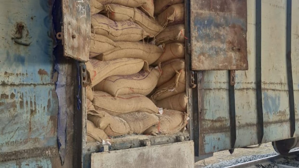 The second consignment of 1,382 MT of rice reached Kashmir from Punjab by freight train.