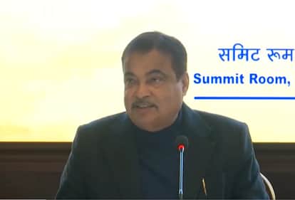 Gadkari Announces Strict Sleeper Bus Rules, ₹25,000 Reward for Accident Helpers