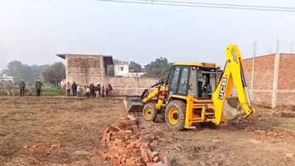 Bulldozer demolished five houses in Bichhauli in Sambhal