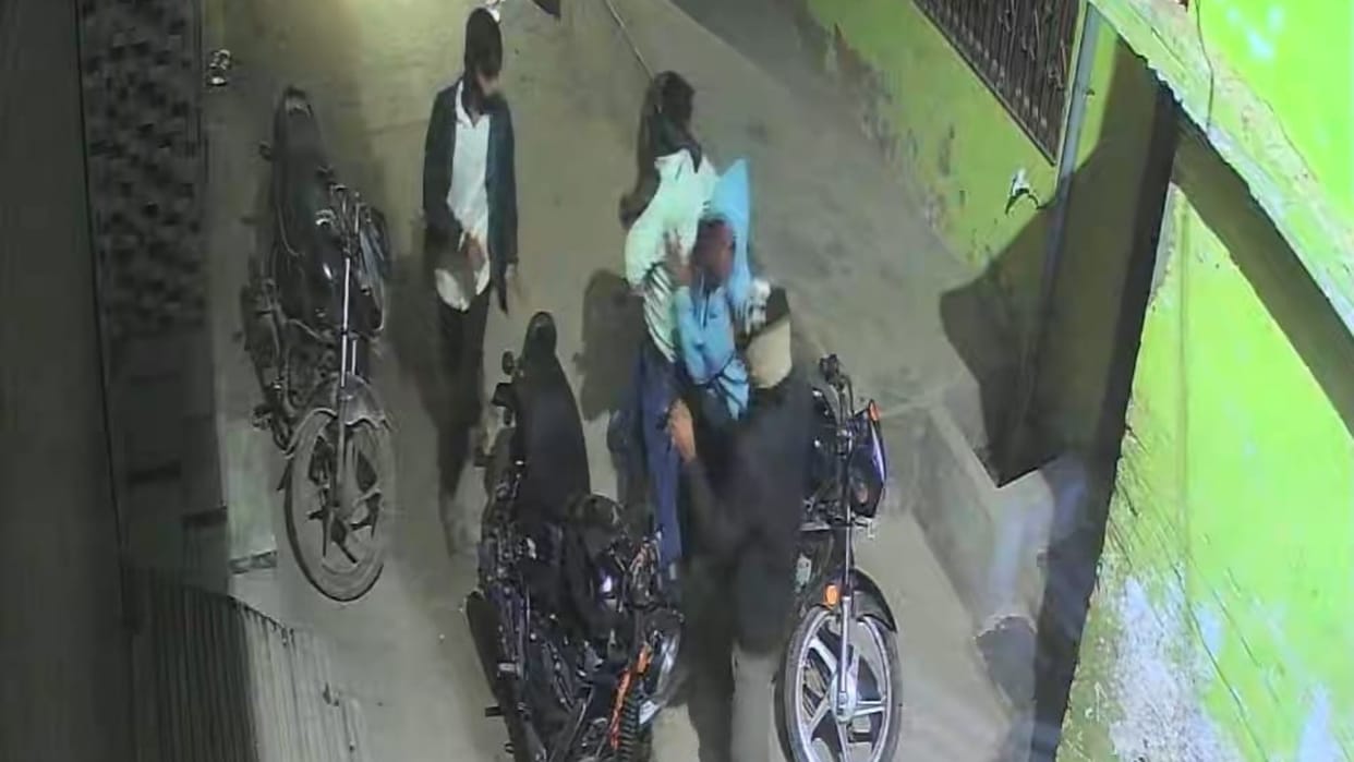 Bihar News : criminals shot Gold businessman maner bihta patna bihar police