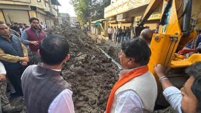 Indore: After five days, the minister and the mayor reached Bhagirathpura and inspected the work of the new pi