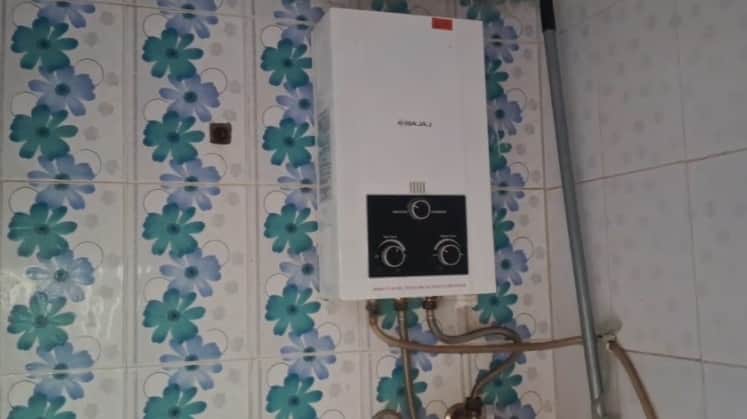 four-year-old boy died while bathing in bathroom in Badaun his elder brother critical