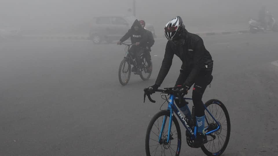 Dense fog alert in Punjab Visibility reduced to 10 meters