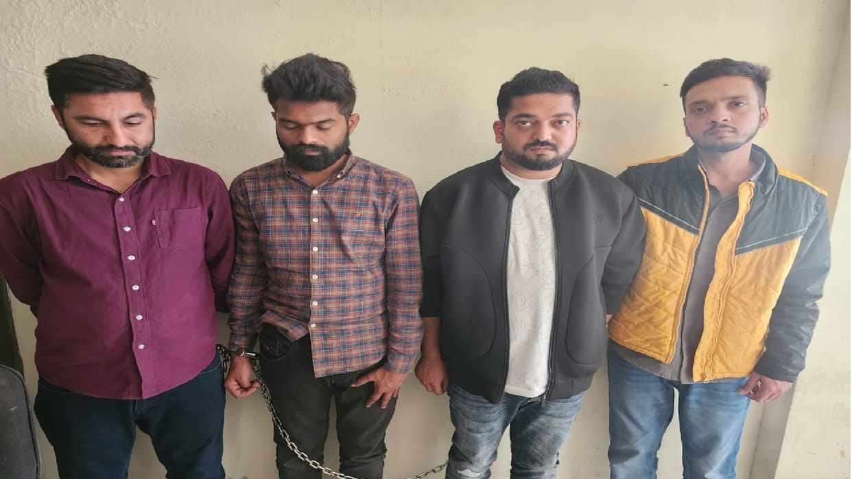 Online betting gang busted with Rs 50 lakh 35 thousand cash, four accused arrested in Raipur
