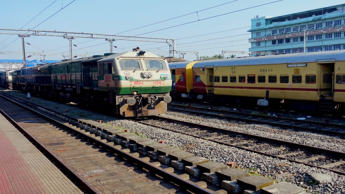 Railways:рдЕрдм рд╕рд╕реНрддрд╛ рдкрдбрд╝ рд╕рдХрддрд╛ рд╣реИ рдПрдХ рд╢рд╣рд░ рд╕реЗ рджреВрд╕рд░реЗ рд╢рд╣рд░ рд╕рд╛рдорд╛рди рднреЗрдЬрдирд╛, рдЬрд╛рдирд┐рдП рд░реЗрд▓рд╡реЗ рдХрд╛ рдирдпрд╛ рдлреИрд╕рд▓рд╛