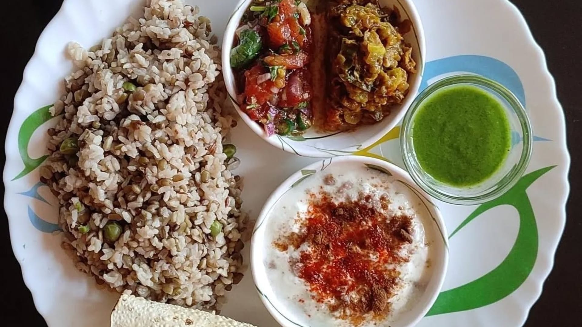Makar Sankranti Special Khichdi Recipe You Must Try at Home Check Easy and simple method in Hindi