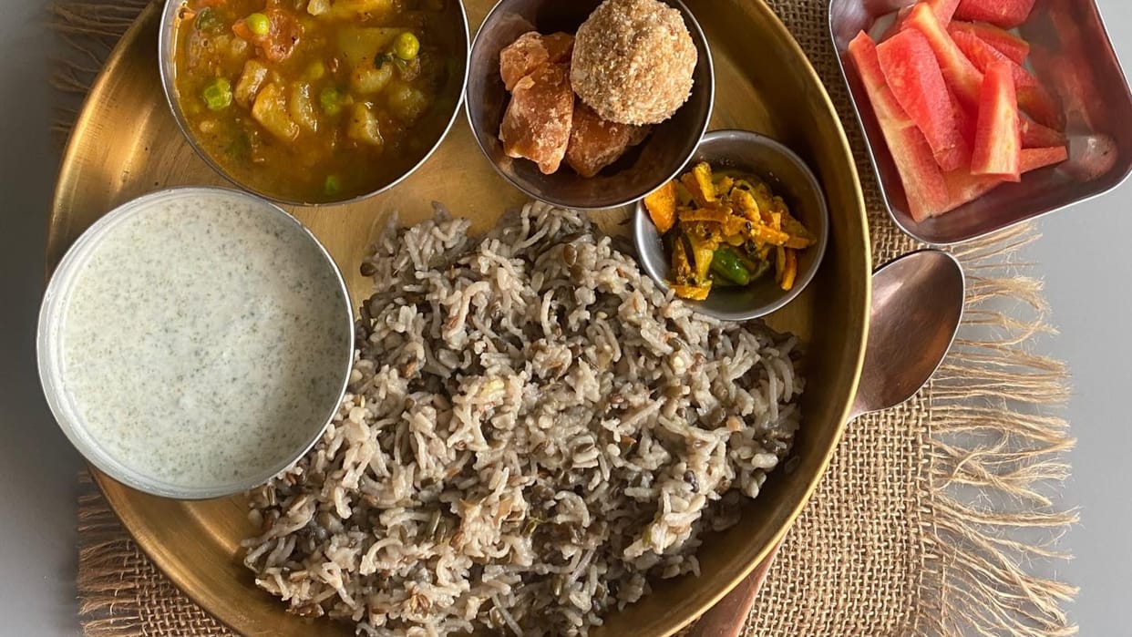 Makar Sankranti Special Khichdi Recipe You Must Try at Home Check Easy and simple method in Hindi
