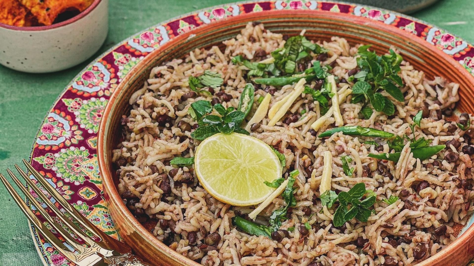 Makar Sankranti Special Khichdi Recipe You Must Try at Home Check Easy and simple method in Hindi