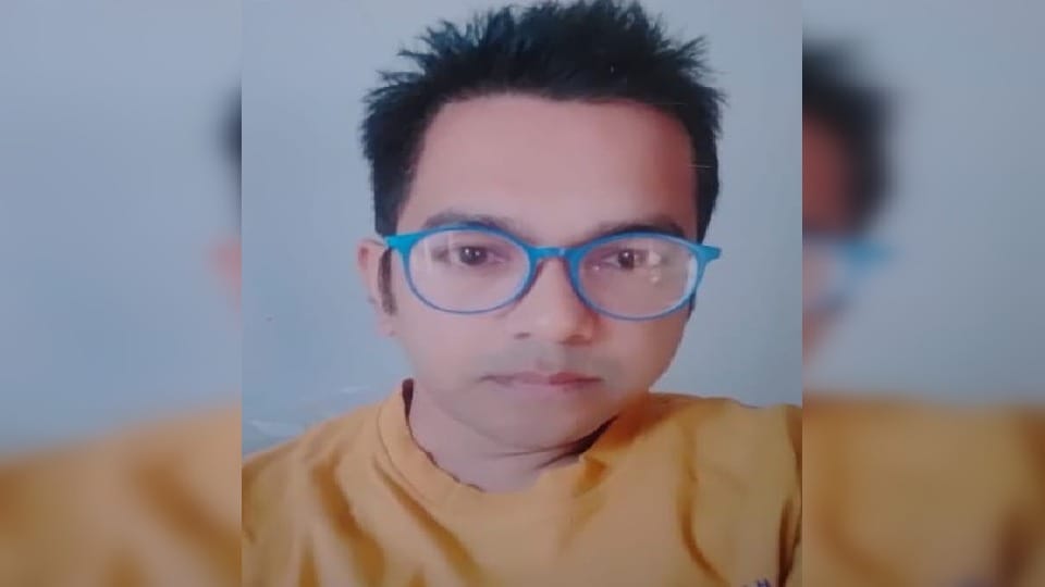 A young man committed suicide by jumping from a building at Saket Court