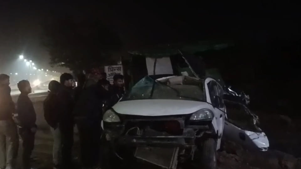 Auraiya Accident: Speeding Car Crashes into Truck, One Dead, Companion Seriously Injured