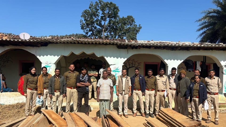 पुलिस की गिरफ्त में आरोपी