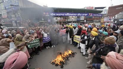 AAP stages protest in Nabha against scrapping of MNREGA