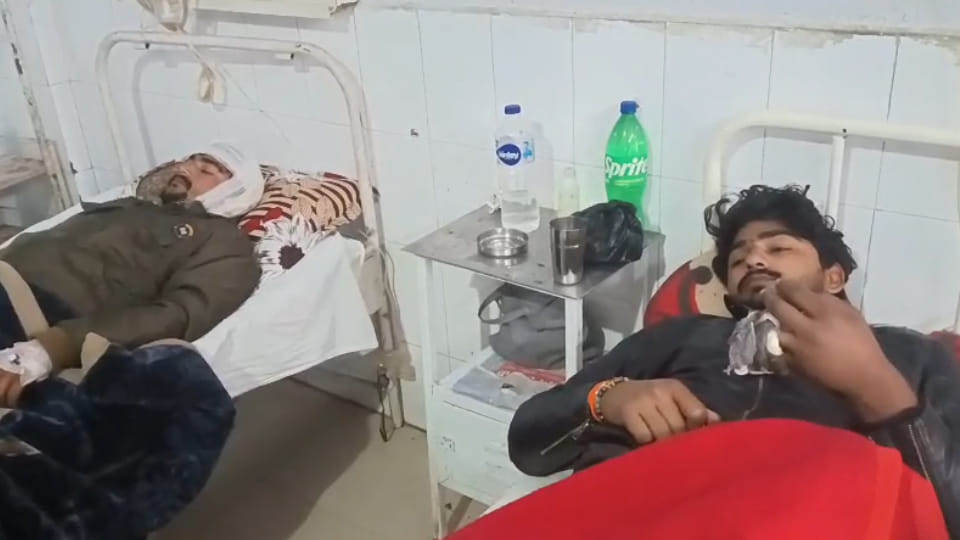 Fatehpur: Brawl over mining dispute, two brothers seriously injured, FIR filed against 11 people
