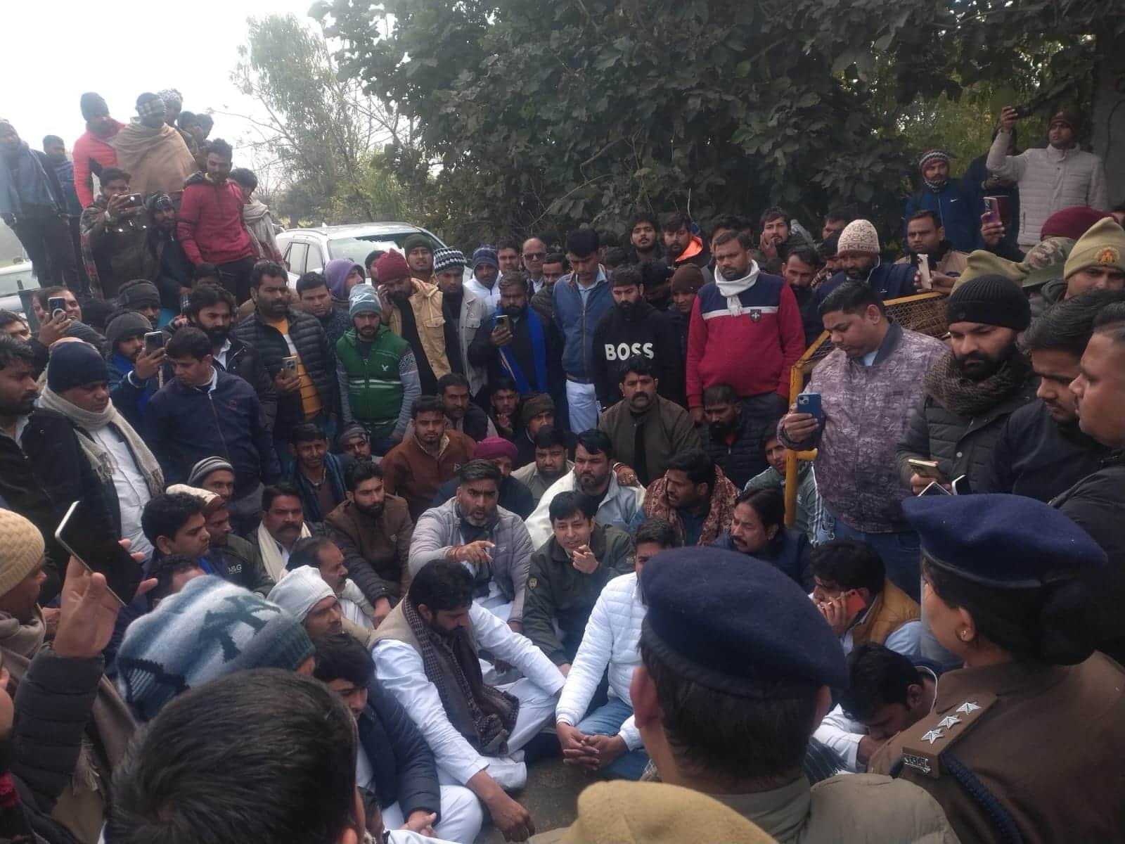 Kapsad Case: SP MLA Atul Pradhan Stopped From Entering Village, Sits on Protest