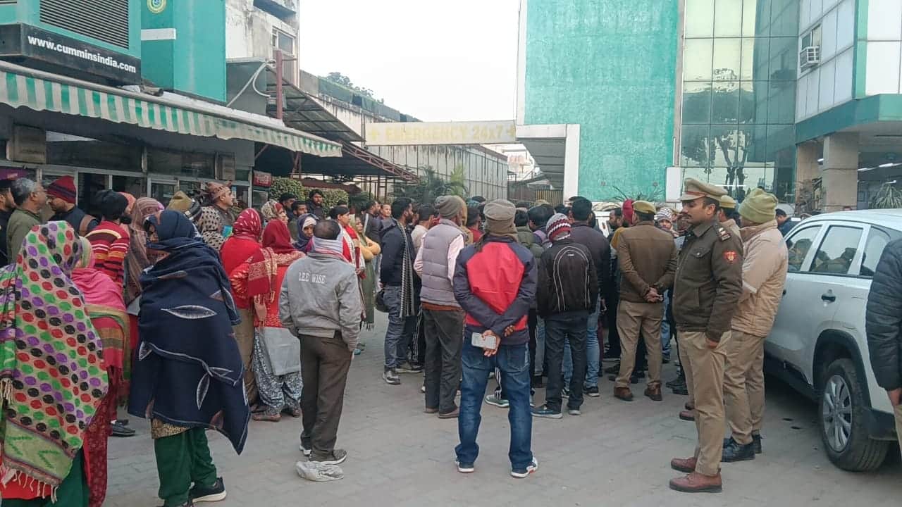 Kapsad Case: SP MLA Atul Pradhan Stopped From Entering Village, Sits on Protest