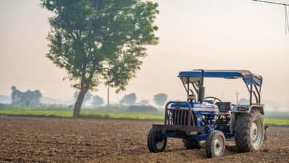 India CV and Tractor Sales Rise in April, Export Performance Remains Mixed