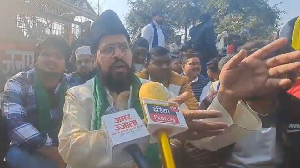 UP Politics Heats Up Over Kapsad Case, AIMIM District President Imran Kashmi Stopped at Salawa Chauraha, Sit-i