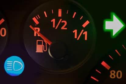 The Tiny Fuel Gauge Arrow: How a Ford Engineer’s Idea Saved Drivers at Petrol Pumps