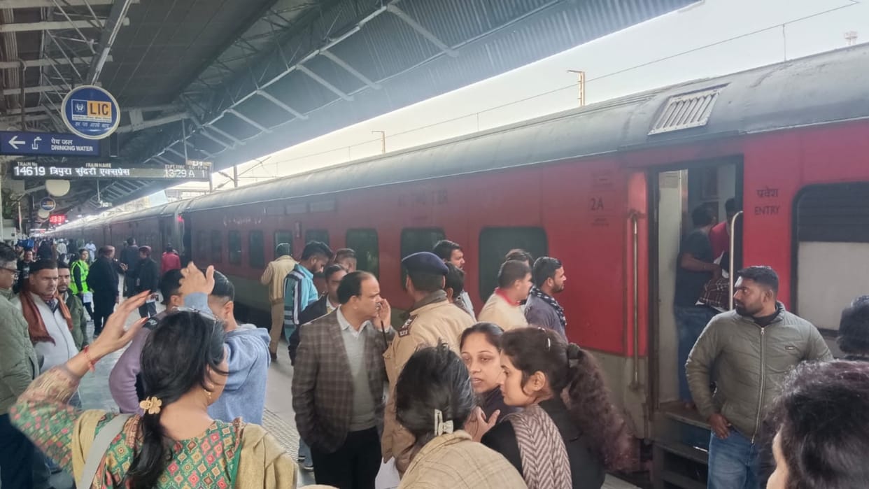 Tripura Sundari Express stood at the junction for an hour, faulty AC coach replaced