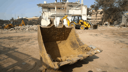 More than 400 trucks of debris removed from near mosque in Turkman Gate