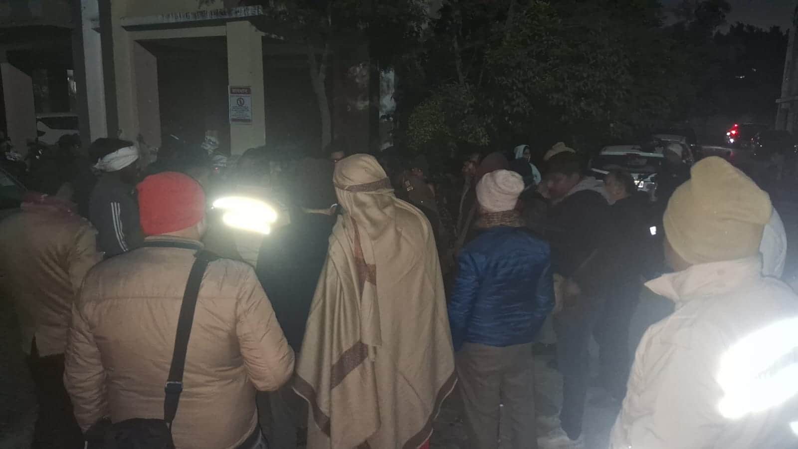 फ्लैट में लगी आग।