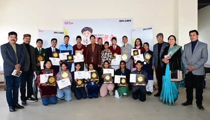 The Kumaon Commissioner visited the Amar Ujala office and honored the winners in haldwani