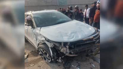 A car overturned after hitting a divider on NH-9 in the Vijayanagar area