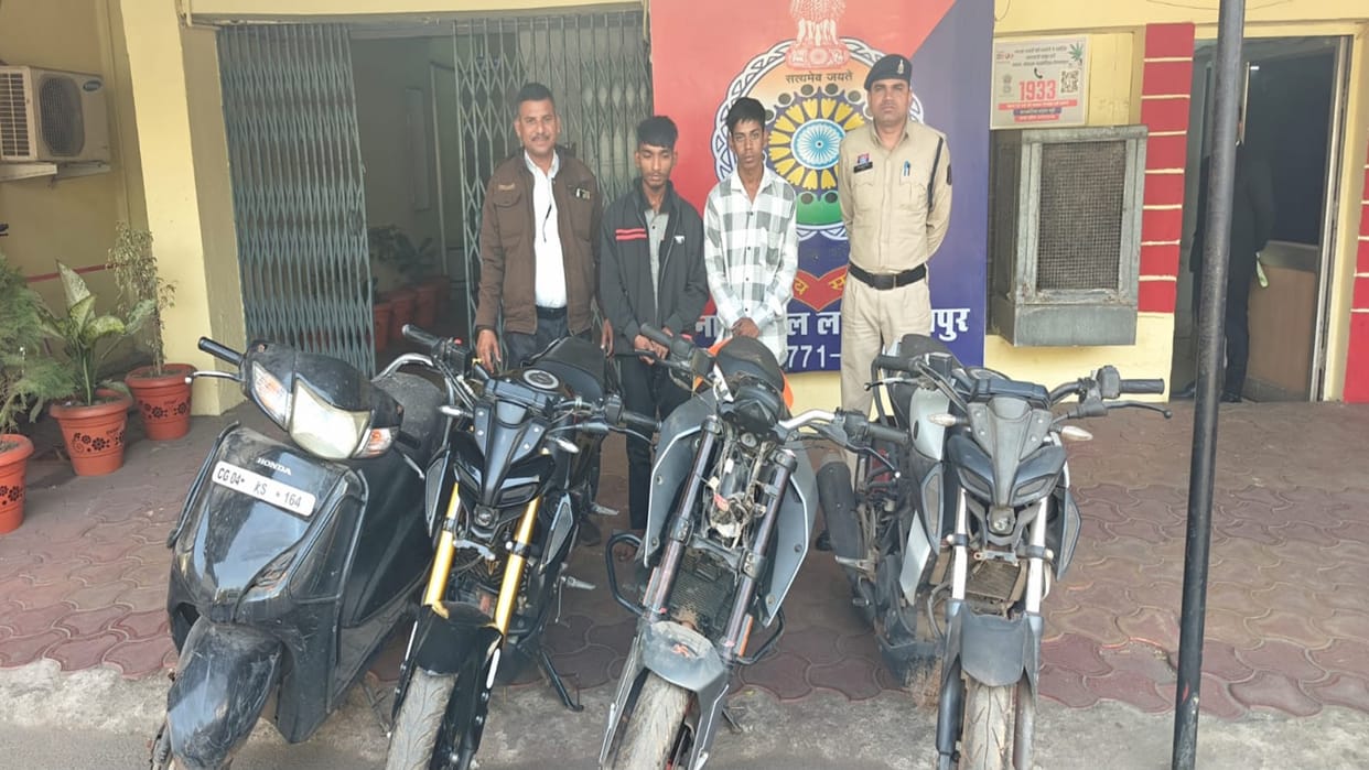 Police nabbed the notorious bike thieves who were roaming around in different police station areas of Raipur