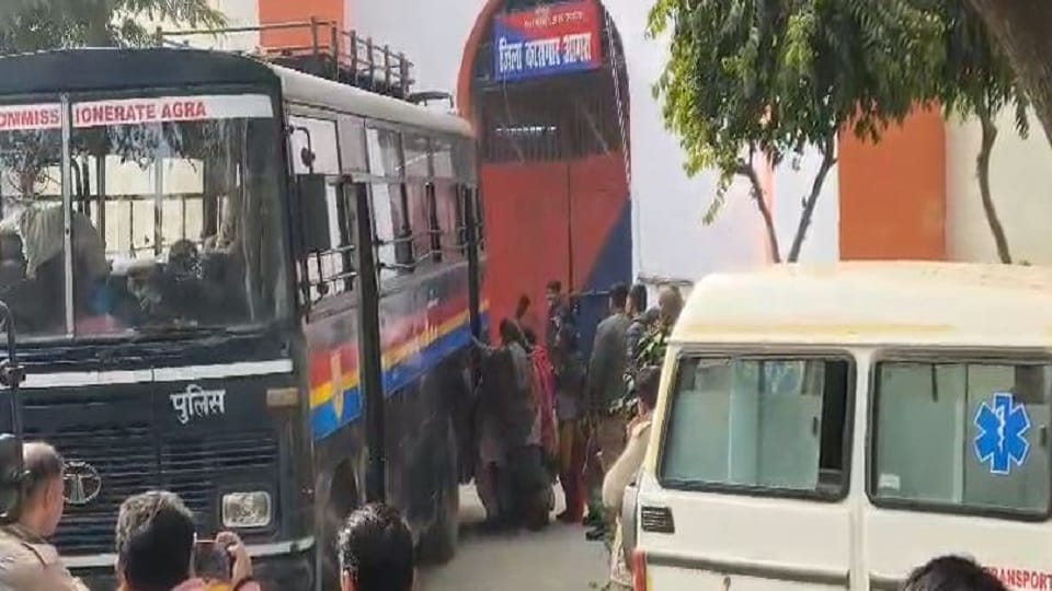 38 Bangladeshis deported from Agra