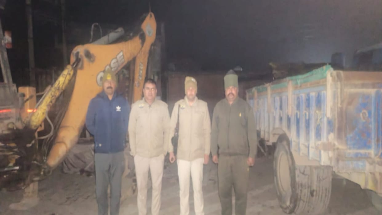 Nurpur police take major action against illegal mining mafia, seizes six tractors, four tipper trucks and one
