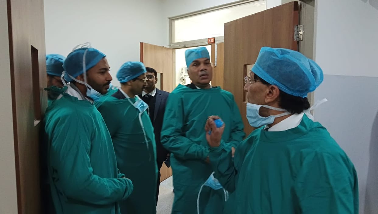 Doctors performed a kidney transplant while talking to the patient the mother donated her kidney in Delhi