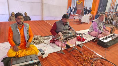 Farrukhabad Ramnagariya fair is underway in Farrukhabad devotees have renounced worldly comforts