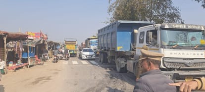 Meerut Police Media Scuffle Alleged During Coverage in Kapsad Village Crime News in Hindi