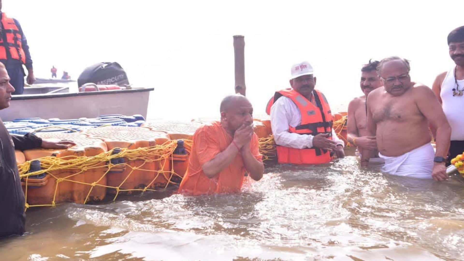 Cm yogi reach prayagraj both in sangam today news update