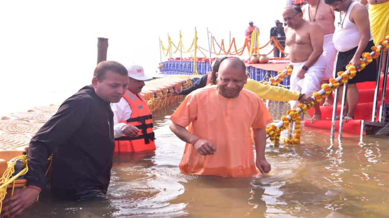 Cm yogi reach prayagraj both in sangam today news update