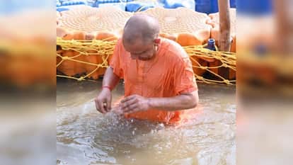 Before the assembly elections, CM Yogi took a dip in the Sangam and sent a political message